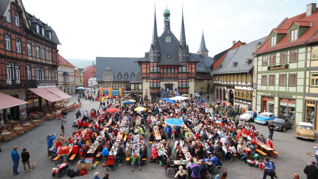 Der Kinderschutzbund Harz lädt am Sonntag (31. August) von 10 bis 13 Uhr zum Bürgerfrühstück - hier ein Archivfoto von 2014 - auf dem Wernigeröder Marktplatz ein. Die rechtsextreme AfD ist nicht willkommen und wurde ausgeladen.
