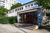 Die Kita Schlupfwinkel am Neustädter See in Magdeburg ist wegen Schäden am Dach gesperrt. Der geplante Neubau wurde nun auf Eis gelegt.