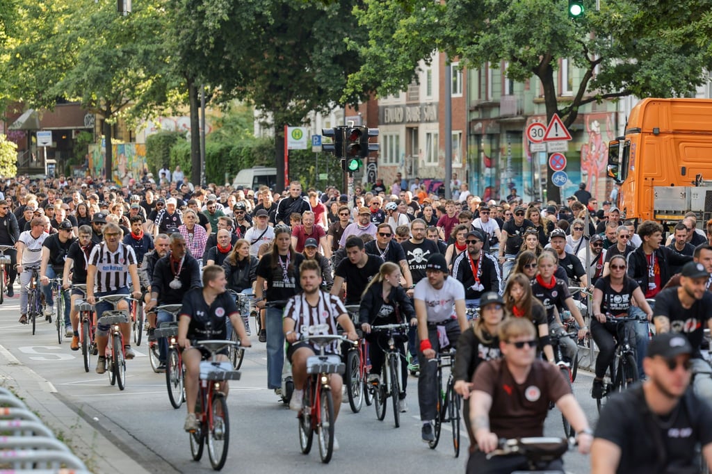 Radelten zum Volkspark: St. Pauli-Fans