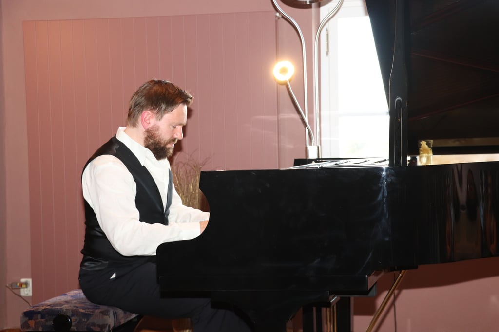 Mit einem Jubiläumskonzert gastierte Konzertpianist Ronny Kaufhold im Schloss Zerben. Im September tritt er hier erneut auf.