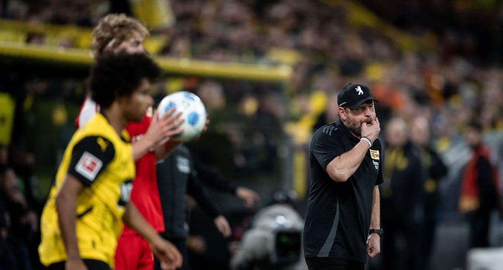 Beim letzten Spiel in Dortmund gab es für Baumgart (r.) und Union eine Klatsche. (Archivbild)