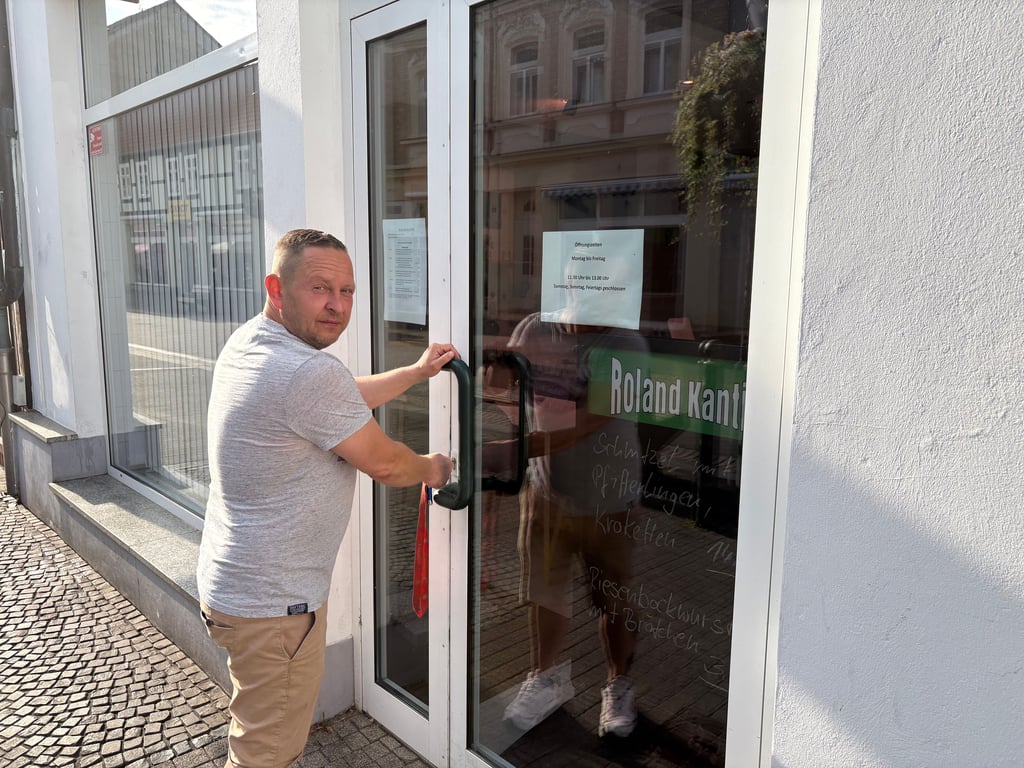 Wenn Sebastian Menning morgens die Roland-Kantine in der Innenstadt von Burg aufschließt, weiß er nicht, in welchem Zustand er den Bereich um den beliebten Imbiss vorfindet.