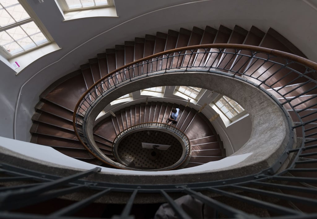 Henry van de Velde hat auch das Hauptgebäude der heutigen Bauhaus-Universität in Weimar mitsamt des berühmten Treppenhauses entworfen. (Archivbild)