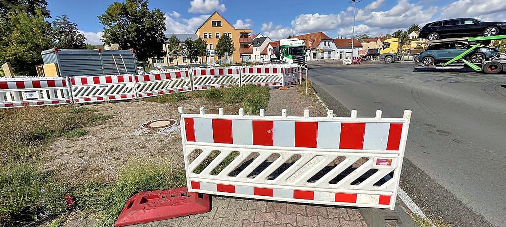 Sperrungen betreffen die Gehwege am Wall und an der Bitterfelder Straße.
