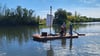 Mit einem selbstgebauten Floß will der Verein Hallische Hanse Halle als Salzstadt noch bekannter machen. Zum Laternenfest wird das neue Wasserfahrzeug erstmals mal zum Einsatz kommen. 