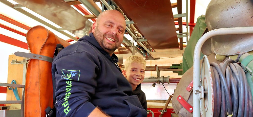 Verabschiedung des Eickendorfer Ortswehrleiters Kevin Ritter mit Sohn Matheo.