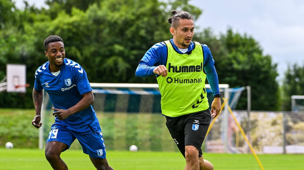 Lubambo Musonda (li.) und Baris Atik vom 1. FC Magdeburg: Am Sonntag erwartet den FCM in der 2. Bundesliga Greuther Fürth.