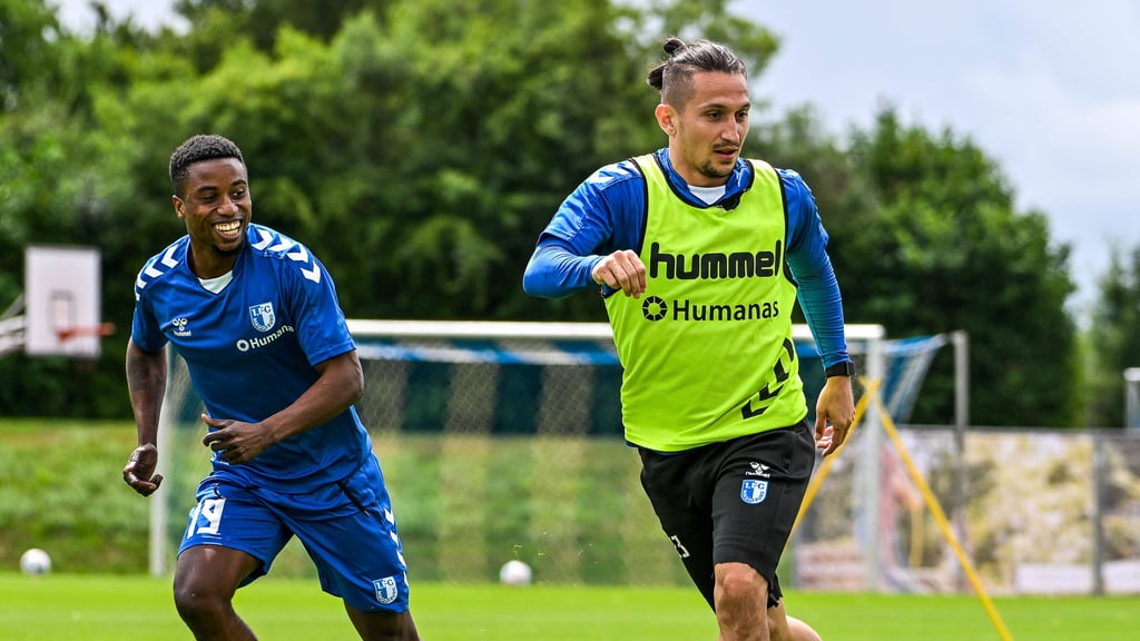 Lubambo Musonda (li.) und Baris Atik vom 1. FC Magdeburg: Am Sonntag erwartet den FCM in der 2. Bundesliga Greuther Fürth.
