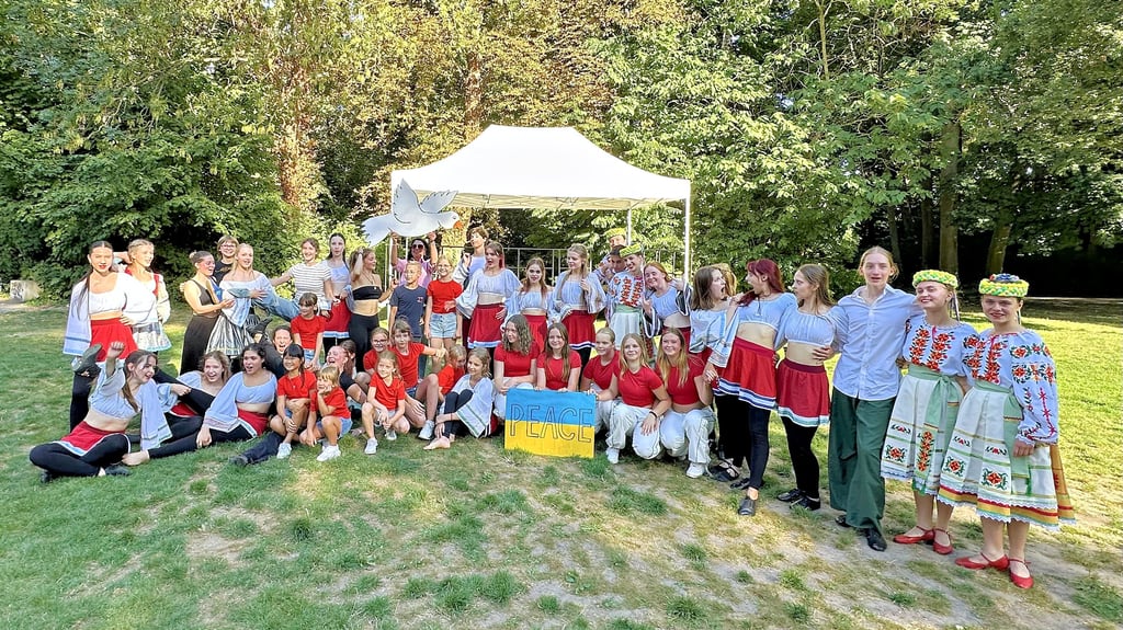 An dem Projekt „Eine Woche Frieden“ in der Europäischen Jugendbildungsstätte in der Landeshauptstadt Magdeburg nahmen auch die Tänzerinnen der Dance Factory Egeln teil.