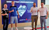 Daumen hoch: DRHV-Cheftrainer Vanja Radic, Mannschaftskapitän Luka Baumgart, Manager Sebastian Glock und Sparkassenvorstand Frank Brakelmann (v.l.) sind  in Hinsicht auf die kommenden Punktspiele in der 2. Handball-Bundesliga zuversichtlich.