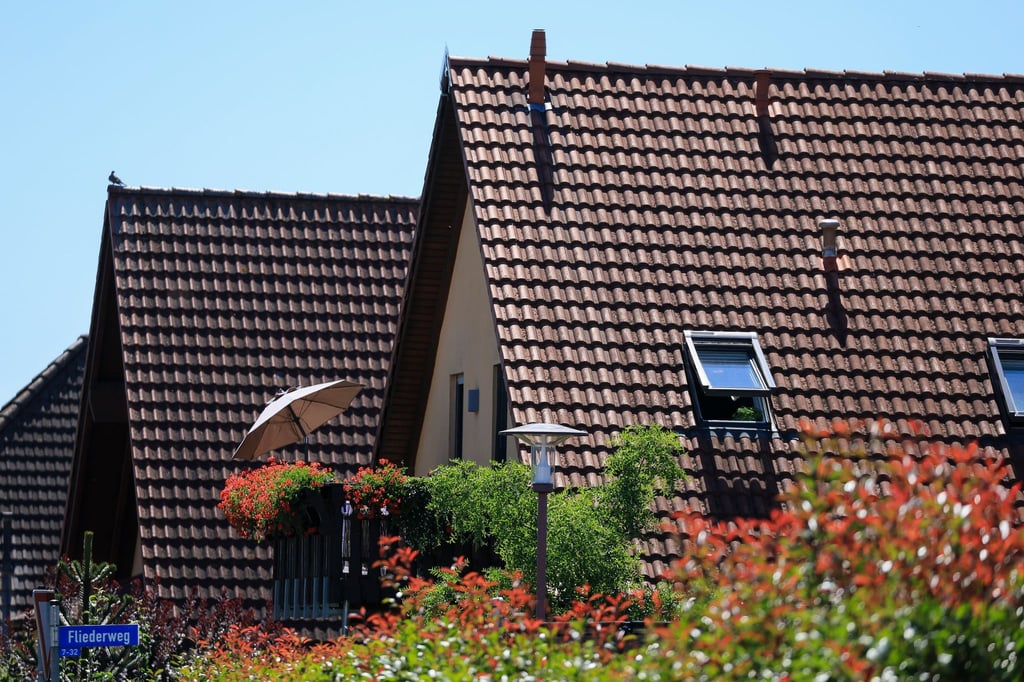 Zur Monatsmitte wurden noch einmal hochsommerliche Temperaturen von über 35 Grad erreicht. (Archivbild)