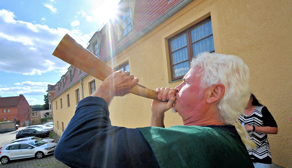 Andreas „Rudi“ Gottschalk ist seit einiger Zeit als Turmwächter unterwegs. Manchmal hat er das Signalhorn dabei.