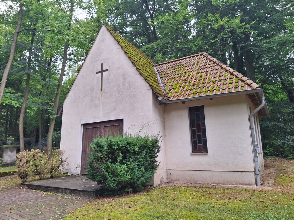Die Unterhaltung der maroden Kapelle am Bodendorfer Friedhof kostet die Stadt jedes Jahr viel Geld. Die Verwaltung schlägt vor, sie abzureißen.