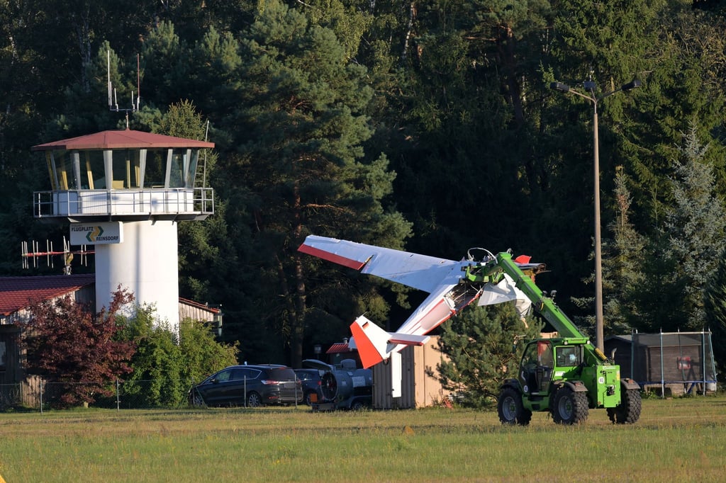 Mit dem Flugzeug sind zwei Männer am Samstag abgestürzt.