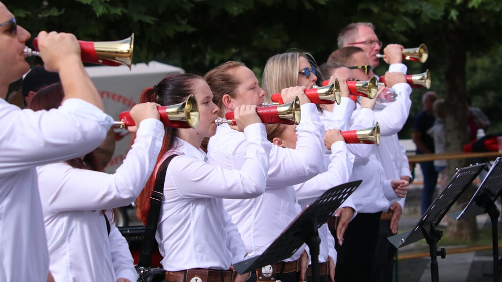 Sorgten beim Bürgerfrühstück wieder für Stimmung: die Spielleute des SV Germania.