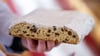 Eine neue Verpackungsregelung für Christstollen sorgt in Sachsen für Unmut (Archivbild).