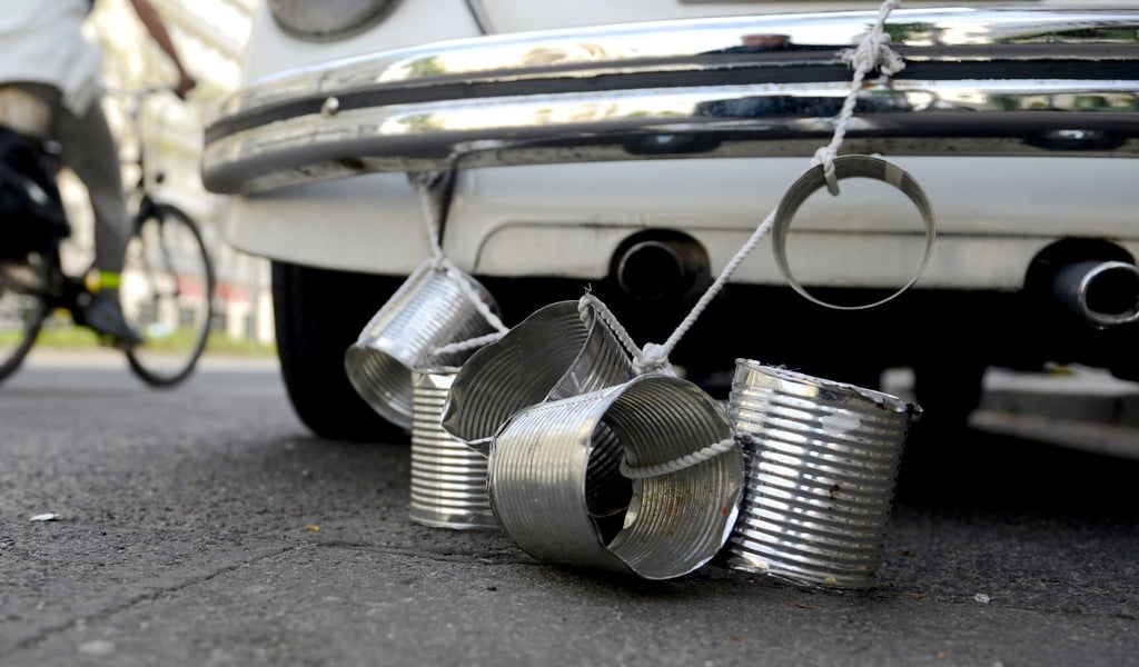 Drei Menschen eines Hochzeitskonvois wurden bei einem Unfall verletzt. (Symbolbild)