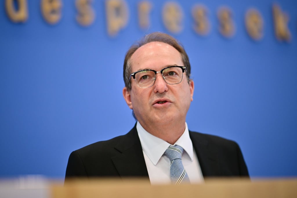 Kurz nach Amtsantritt hatte Dobrindt im Mai die Kontrollen an den deutschen Außengrenzen verstärkt. (Archivbild)