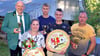 Die Volksmajestäten Uwe Kunze (von links, in Vertretung von Maren Haberland), Marlene Vogel (Volkskönigin), Hannes Ludwig, Rodney Koster (Volkskönig) und Andy Wendt. 