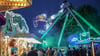 Am Freitagabend lockte der Rummel mitsamt der zahlreichen Buden und Fahrgeschäfte wie dem „Street Fighter“ viele Besucher auf das Teucherner Parkfest.