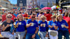 Die Vorstandsmitglieder des Kinderschutzbundes um Annette Klaue und André Weber (Mitte) zeigten sich mit Zuspruch und Stimmung bei der 15. Auflage des Bürgerfrühstücks auf dem Marktplatz in Wernigerode rundum zufrieden.