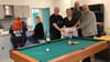  Marian Matuszczyk, Katja Sperfeld und Dennis Kusch vom Kinder- und Jugendbüro haben Kinder und Jugendliche sowie Gäste aus Bad Suderode und Gernrode im neugestalteten Jugendclub begrüßt, zu dessen Eröffnung Oberbürgermeister Frank Ruch ein Spiel mitgebracht hatte.