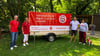 Wollen ihre Zusammenarbeit auch zeigen: Helge Albrecht und Isabel Jahnsmüller von der Stiftung der Kreissparkasse Quedlinburg und Frank Müller und Kristina Florschütz von der TSG GutsMuths Quedlinburg (v.l.). 