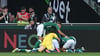 Die Werder-Spieler bejubeln das späte 3:3 gegen Leverkusen.