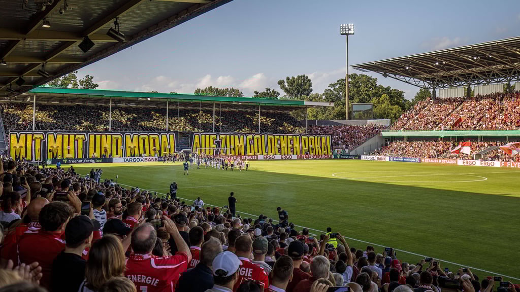In der ersten Runde warf Cottbus Hannover 96 raus.