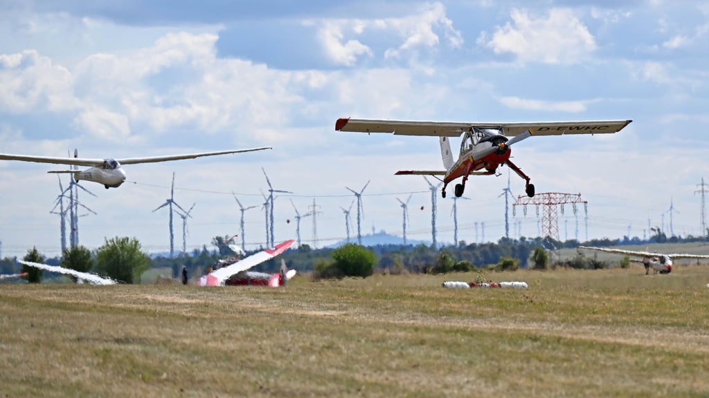 Start im Flugzeugschlepp mit der Wilga.