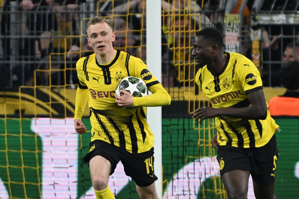 Wechsel kein Thema: Maximilian Beier (l) soll in Dortmund bleiben.