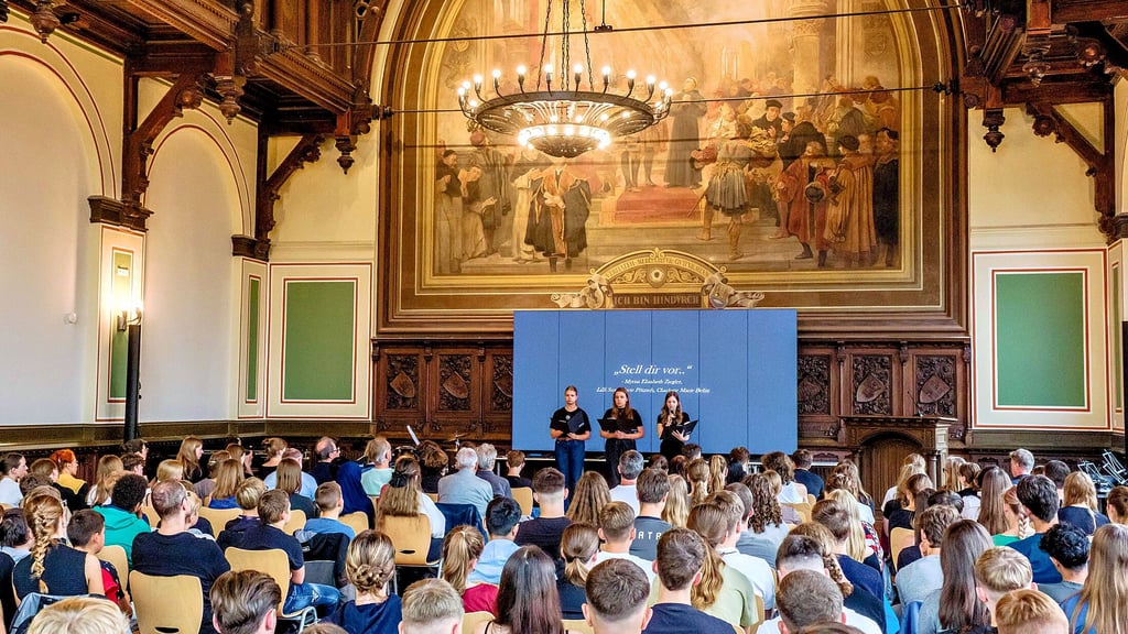 Die Ergebnisse des Projekts „Lokalgeschichtliche Spurensuche“ sind in der Aula des Hauses Melanchthon präsentiert worden.