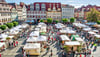 Zieht Besucher magisch an: Naumburgs Töpfermarkt. Knapp 60 Händler zählt er diesmal.