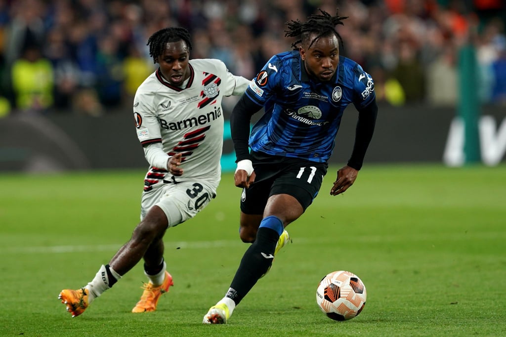 Der FC Bayern ist an Ademola Lookman von Atalanta Bergamo dran. (Archivbild)