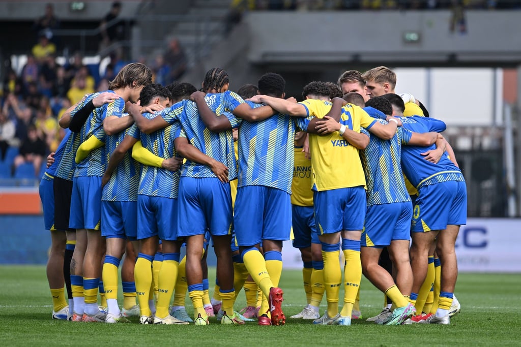 Braunschweigs Spieler nach dem 1:1 gegen Bielefeld.