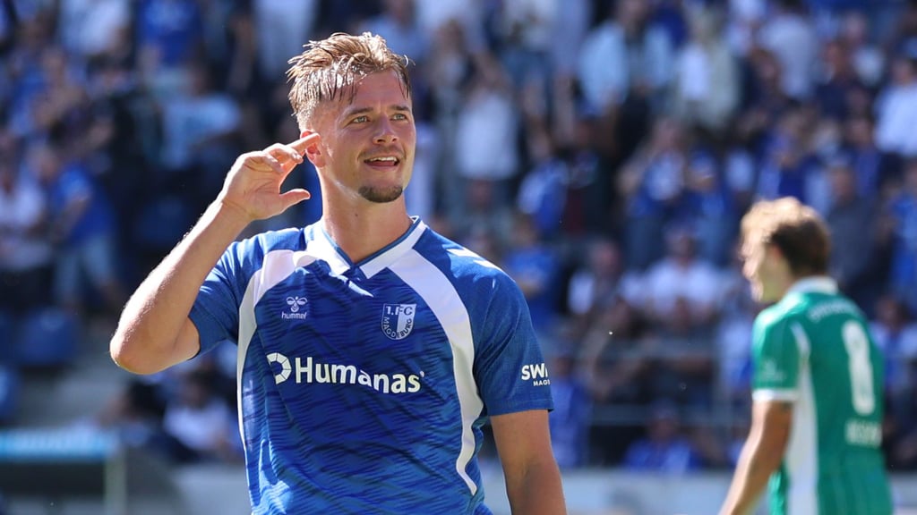 Der Finger ans Ohr: Ein Gruß an die Kritiker? Alexander Ahl-Holmström stach gegen Fürth als Doppelpacker heraus.
