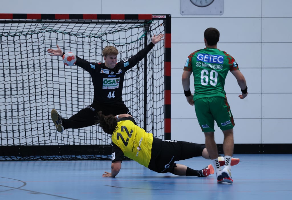 Willi Lücke (l.) überragte beim ersten Saisonsieg der Youngsters mit Zahlreichen Paraden.