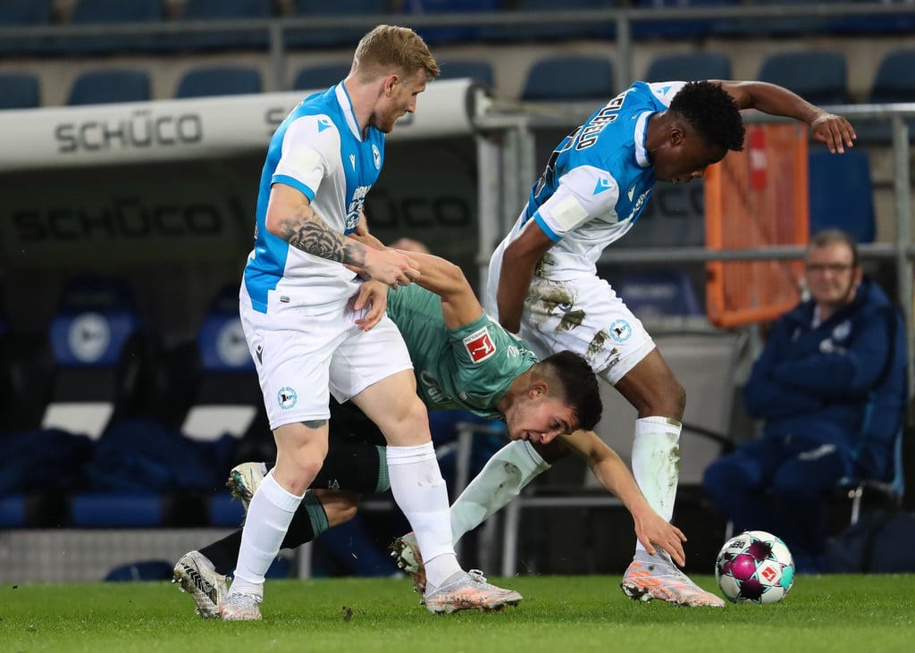 Anderson Lucoqui (r) im Trikot von Arminia Bielefeld
