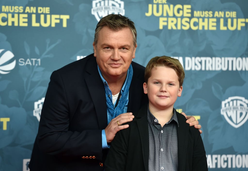 Entertainer Hape Kerkeling (links) und Schauspieler Julius Weckauf bei der Premiere des Films „Der junge muss an die frische Luft“ Ende 2018. (Archivbild)