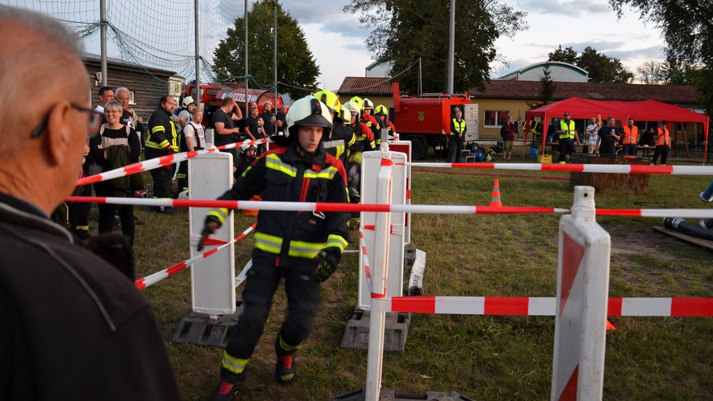 Nach dem Startsignal ging es zunächst durch eine abgesperrte Streckenführung.