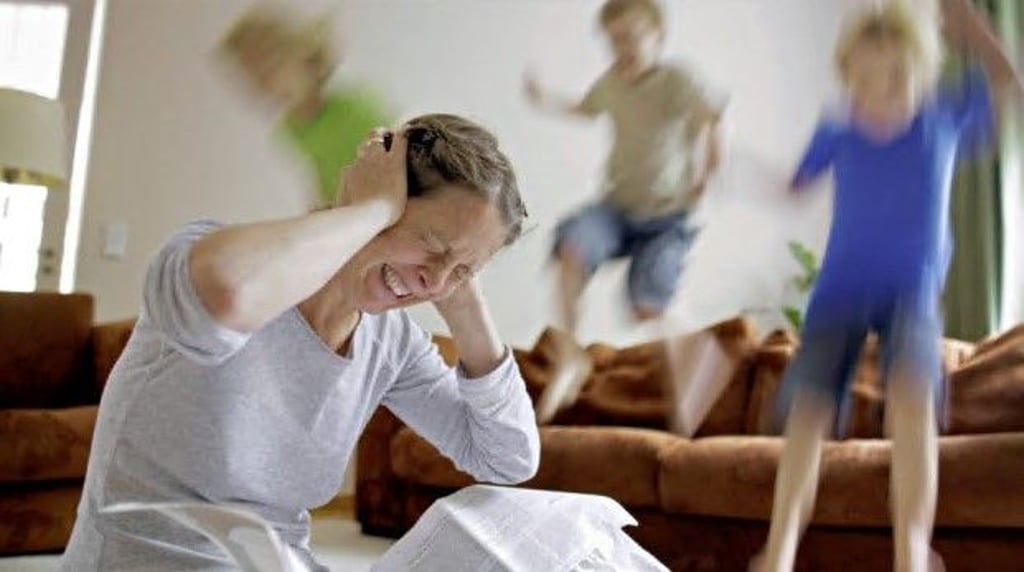 Wenn der Familienalltag zur Dauerbelastung wird: Für neurodivergente Mütter sind Reizüberflutung und Erschöpfung oft Alltag.