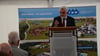 Umweltminister Armin Willingmann bei der Einweihung des neuen Pumpwerks in Satuelle 