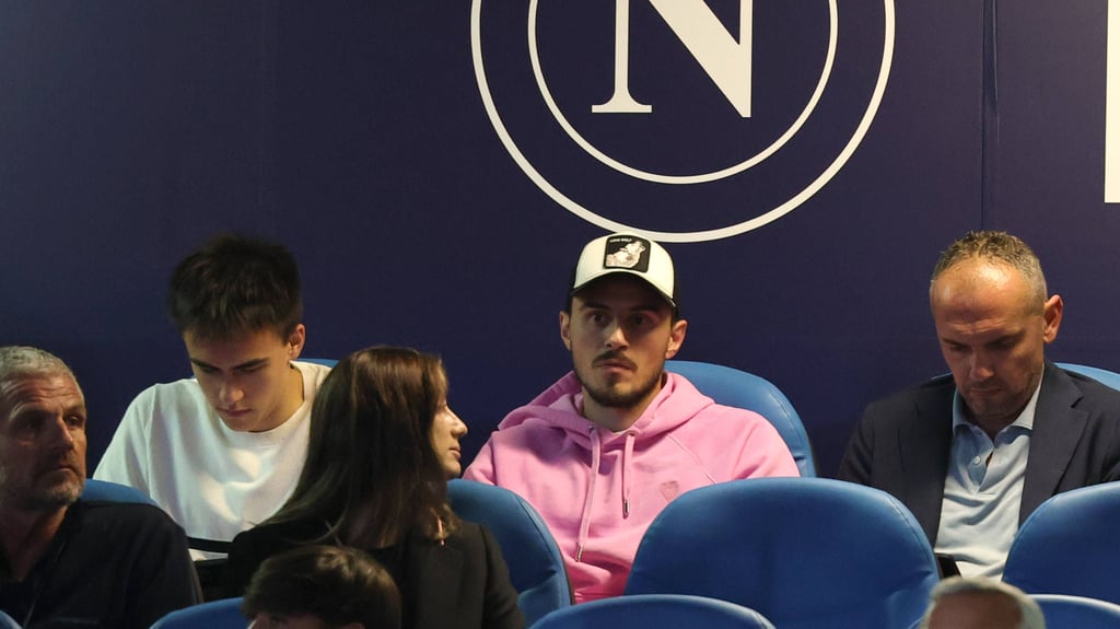 Eljif Elmas sah den knappen Sieg von Neapel gegen Cagliari.