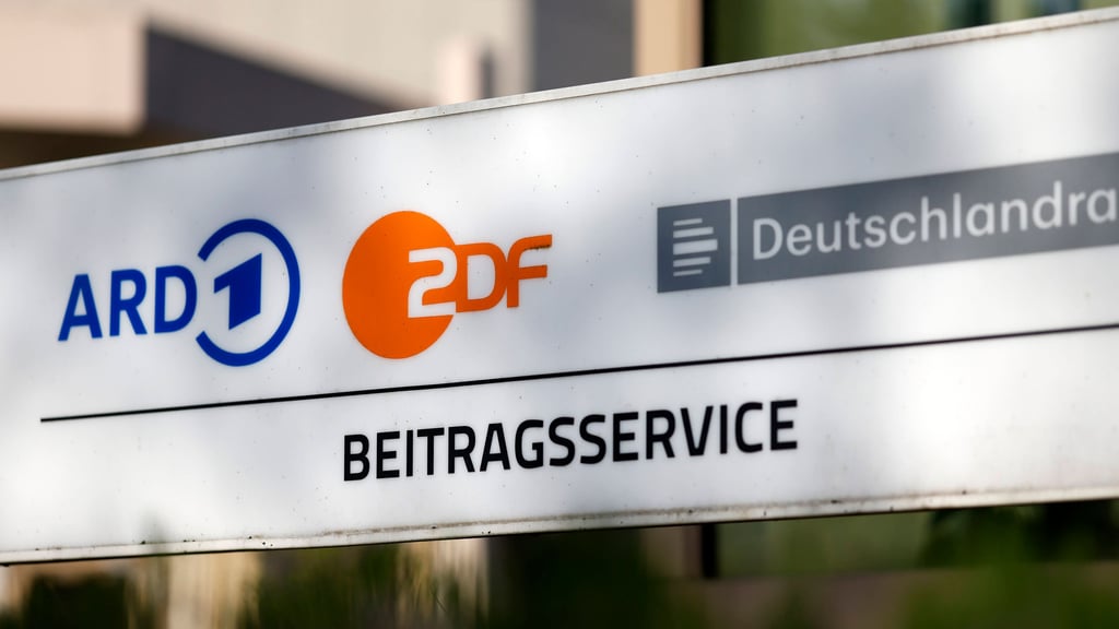 Aktuell verbreiten Betrüger E-Mails, in denen die Rückerstattung von Gebühren des Beitragsservices der öffentlich-rechtlichen Sender in Aussicht gestellt wird. Das ist aber eine Abzocke.