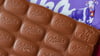 Verbraucherschützer klagen gegen die kleinere Packung von Milka-Schokolade. (Archivbild)