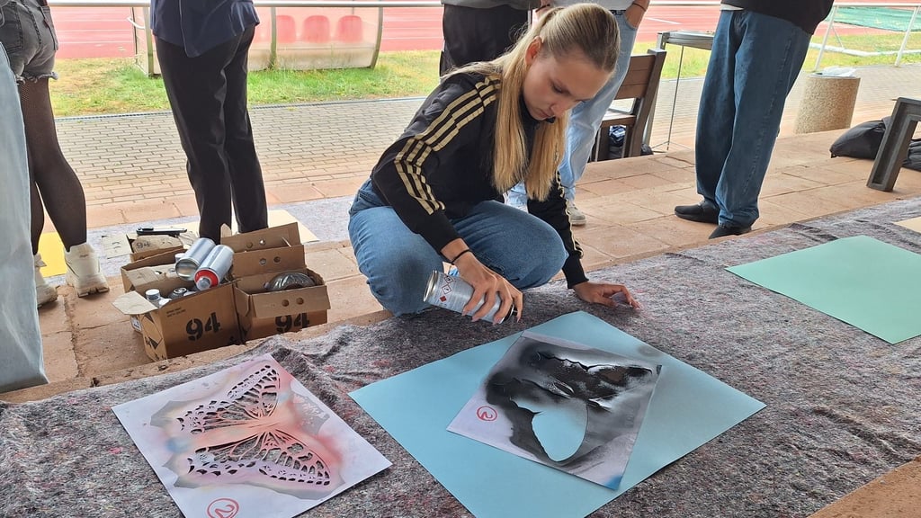 Die Schüler der Ganztagsschule Burgbreite in Wernigerode konnten ihrer Kreativität beim Workshop mit Graffitikünstler Alessio B. freien Lauf lassen.