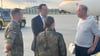 Spahn und Miersch sprachen am Weg in die Ukraine in Polen mit deutschen Soldaten, die dort mit zwei Patriot-Luftabwehrsystemen den Flughafen schützen.