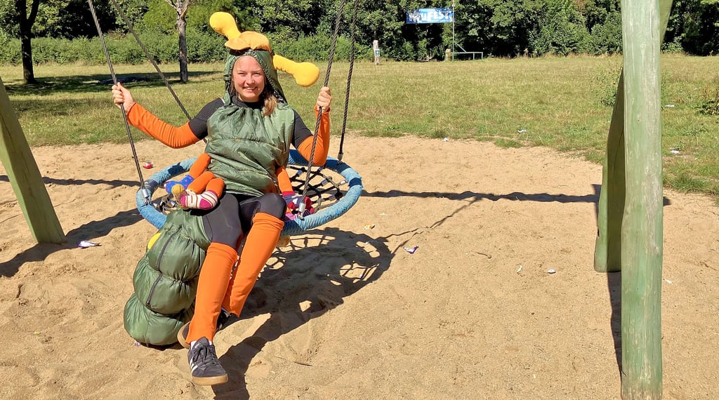 Spielt neben den Kindern die Hauptrolle beim NeuFest: die Raupe, die so gern fliegen würde