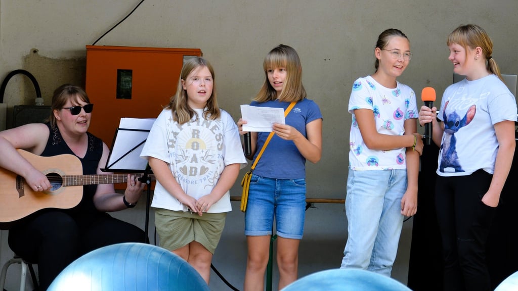 Der Steutzer Kinderchor trat ebenfalls beim Kinderfest in Steckby auf.
