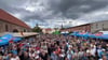 Zum Sommerfest der AfD kamen tausende Besucher von überall her auf die Schlossdomäne.